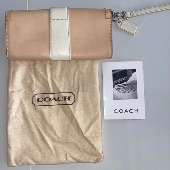 Coach Clutch - Picture 2 of 3